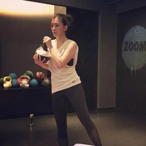 看了这些明星的瘦身菜单,找到了产后快速瘦身的两大秘诀_伊能静_小时