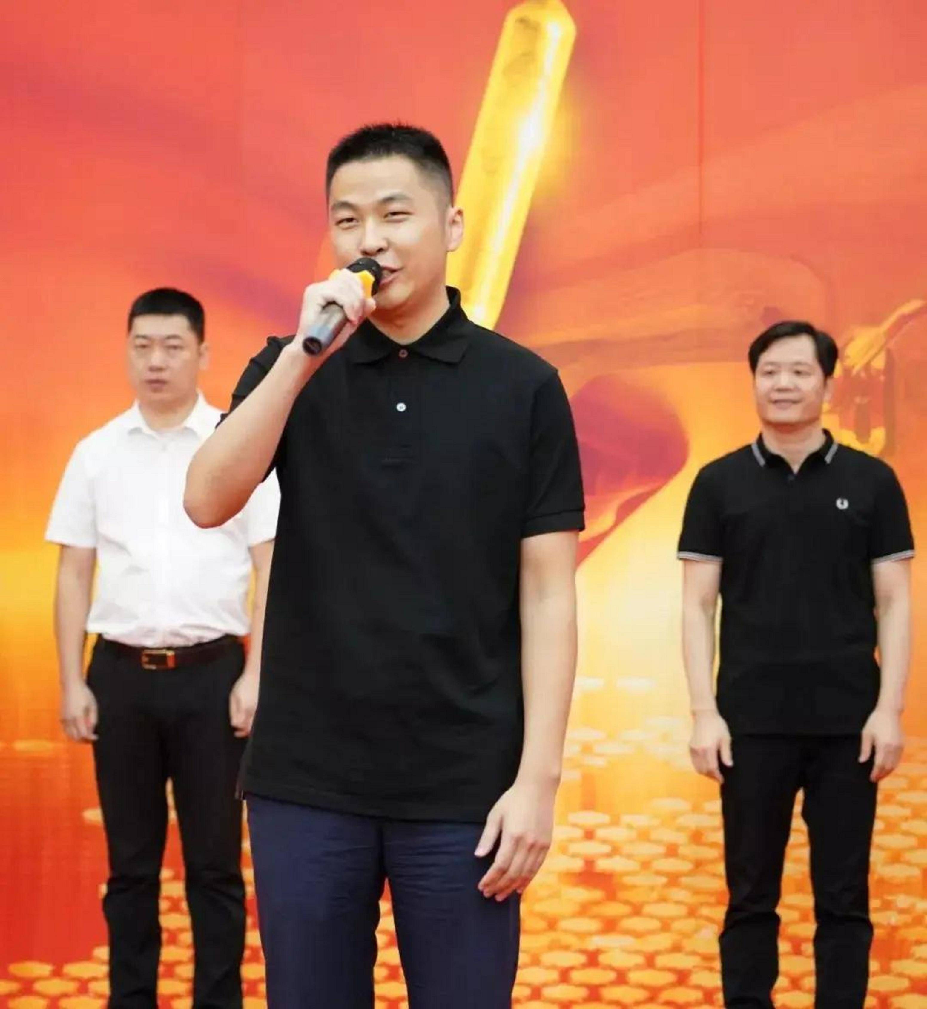 江苏江阴巨擘:85后周立宸,领航海澜年收入1200亿,靠爹更靠自己