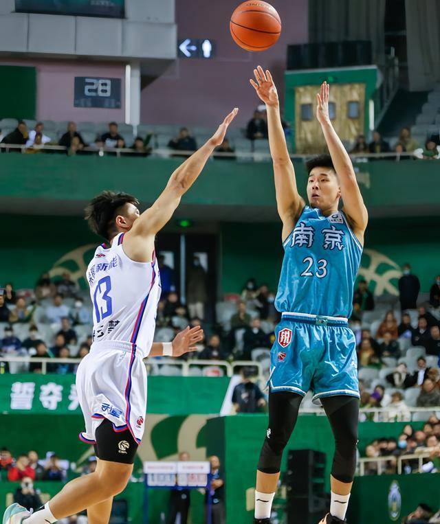 cba本土4人得40分!张镇麟创生涯新高,得分王在内,一人年仅20岁