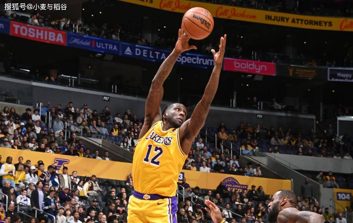 虽然湖人拿下了比赛的胜利,但是球队的先发锋线大将托里恩-普林斯