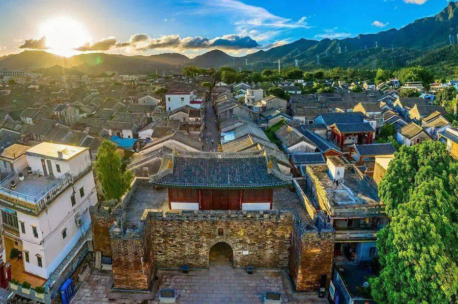 4,大鹏所城交通:地铁5号线宝华站a2出口门票:免门票/摩天轮自费;深圳