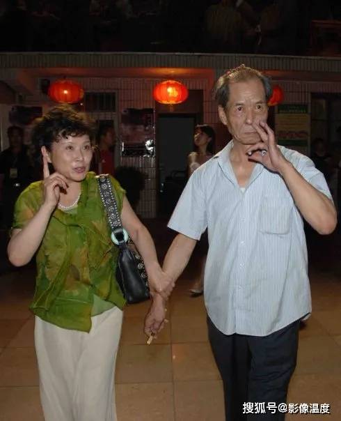 71岁陕西电视台主持人陈爱美:杨凌罕见表演节目,感动现场千人,她人太