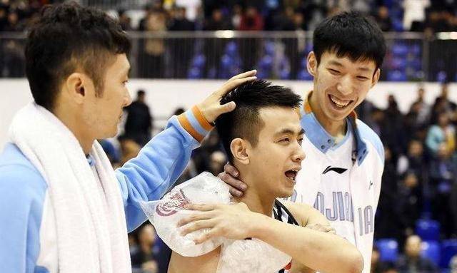 原帅家宴招待好兄弟赵继伟,看干女儿全程溺爱,网友纷纷留言祝福_比赛