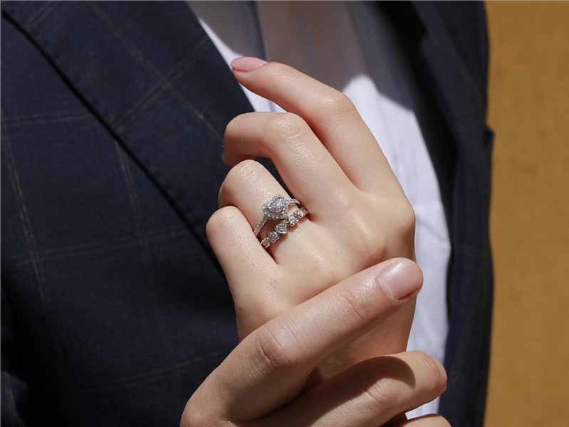 订婚钻戒款式盘点,五款订婚钻戒你最喜欢哪一款?_钻石_心形_设计