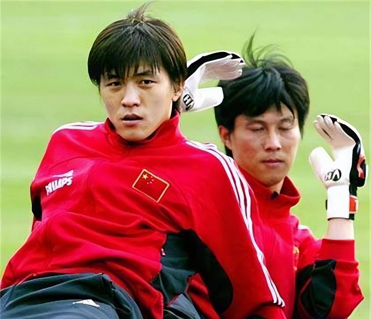 足球员张玉宁近况:与空姐分手后恢复自由身,身材发福已有二胎_孙佳怡