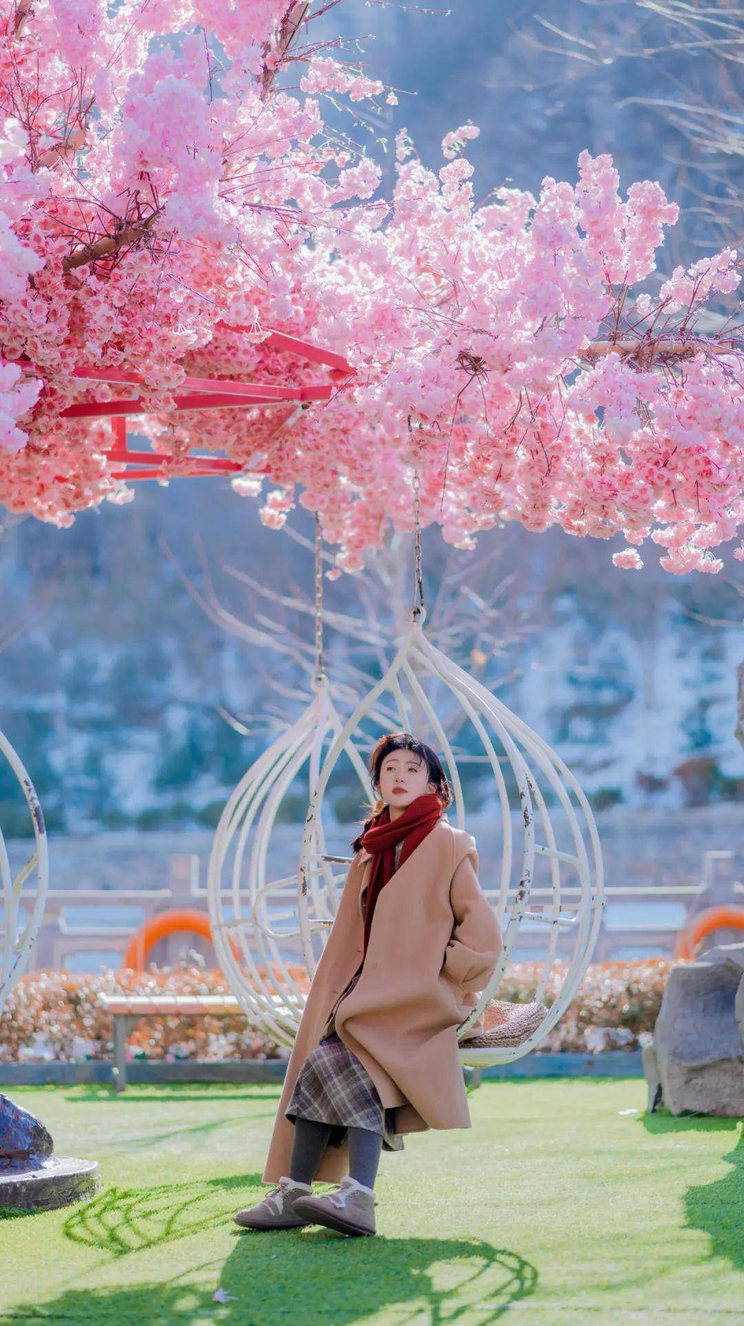 不仅有"盛放"的花,充满欢声笑语的乐园,还有可爱的"小龙人"陪你过年