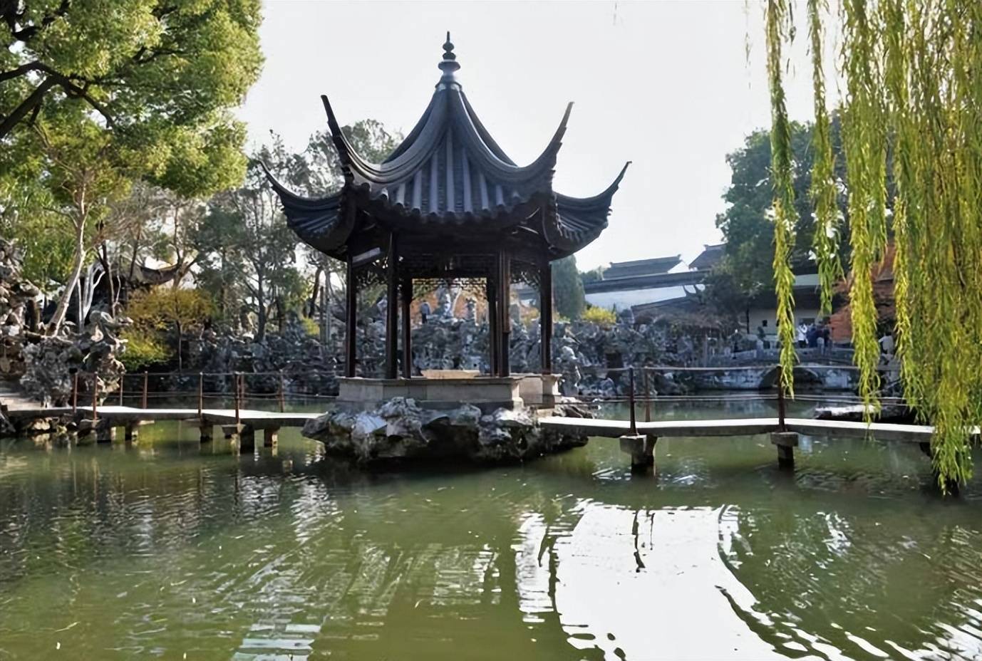 始建于清嘉庆年间倚虹桥
