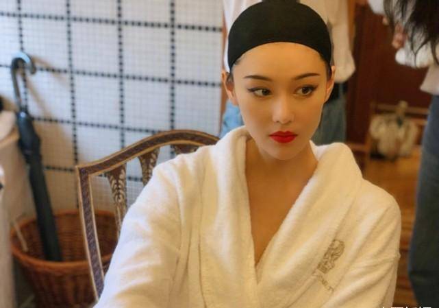 张馨予工作完只能吃沙拉,同事却大鱼大肉,饿得要经纪人改善伙食_因为