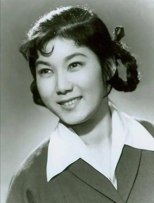 齐白石因美貌初识新凤霞,两个人存在真友谊吗?_先生_绘画_伍德