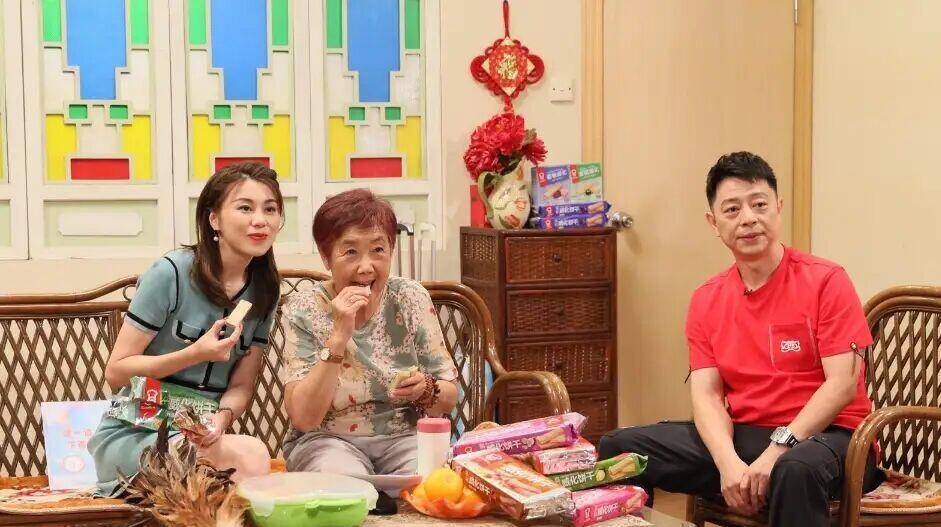 广东主持人阮星航的全家福,与胡向真有缘无分,妻子从来不出镜_粤语