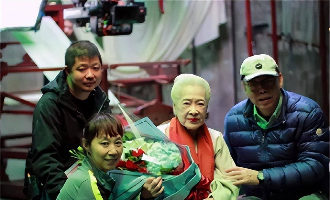 儿子患有精神分裂症,秦怡的一生:如疾风知劲草_陈天国_金焰_女儿