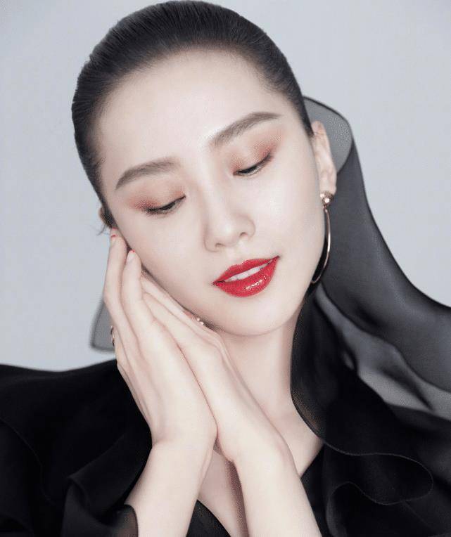 刘诗诗生子后形象翻车?臃肿脸不再温柔,还"撞脸"了周笔畅
