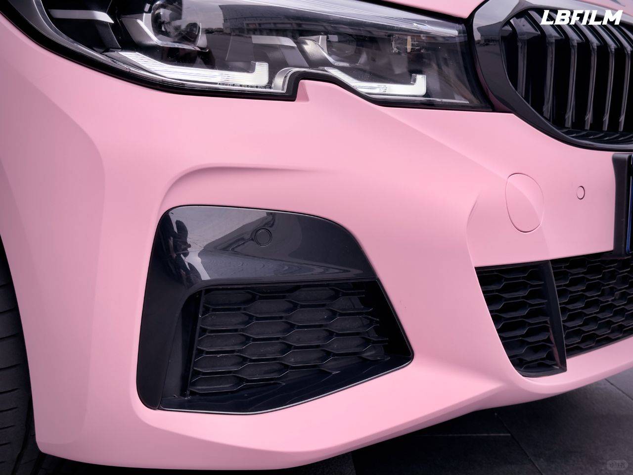 宝马3系lb改色膜消光康乃馨粉,粉而不土,温柔感呼之欲出_粉色_安利