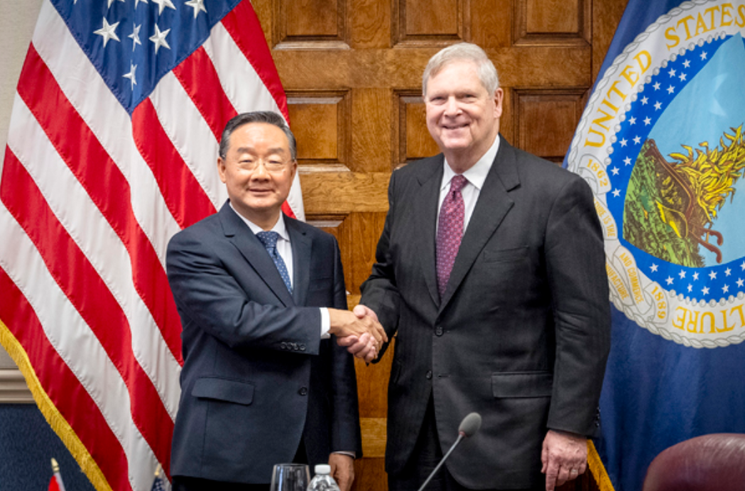 中国大手笔,送124亿美债和30万吨大豆当见面礼,美方回应令人失望_美国