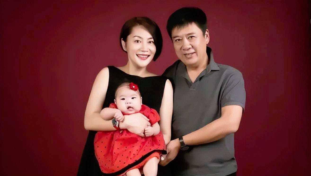 演员张潮:再婚娶小20岁娇妻,62岁又做父亲,大女儿也是知名_生活_事业