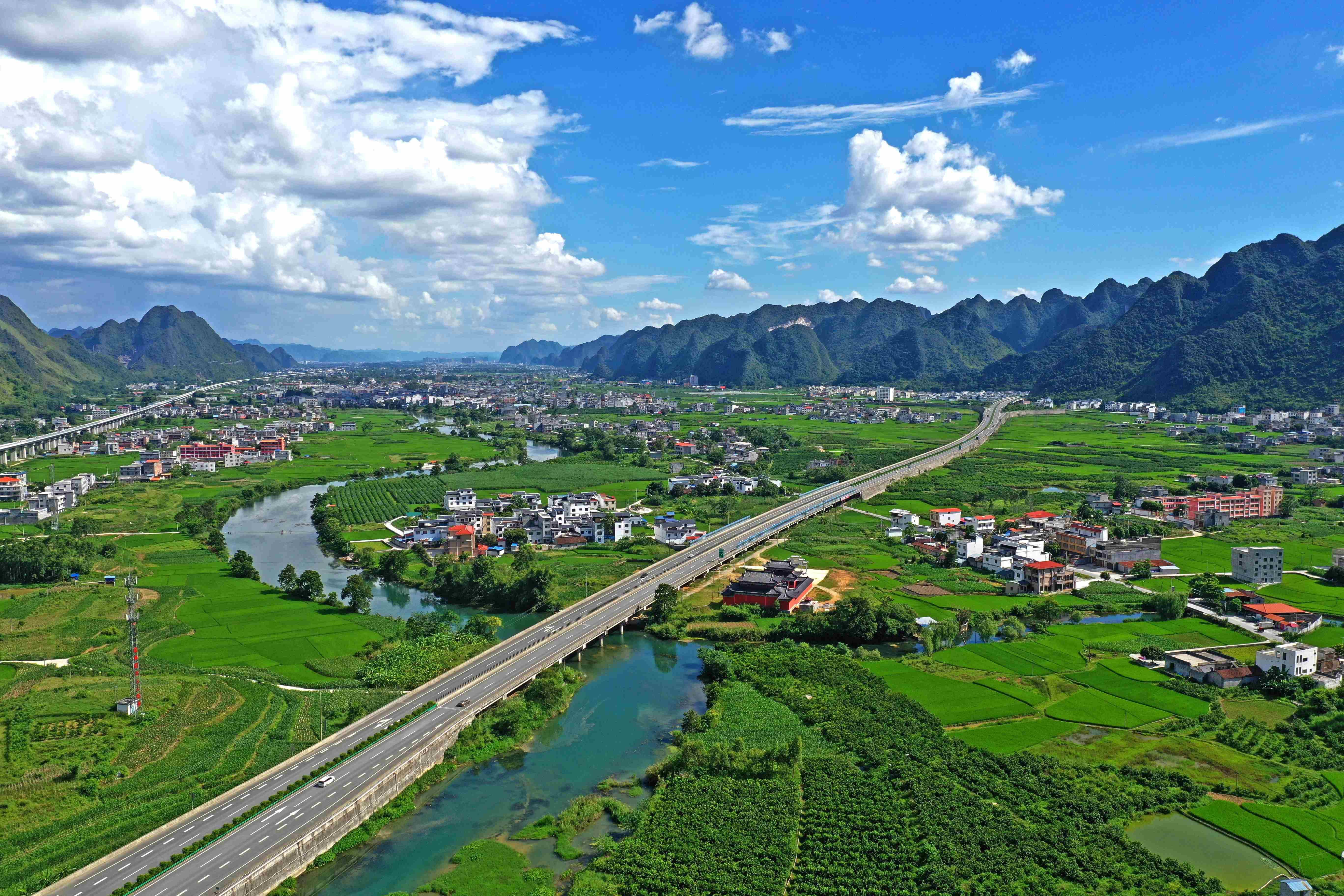 安徽农村公路升级助力乡村旅游:"铺"就美丽农村致富路_发展_建设_融合