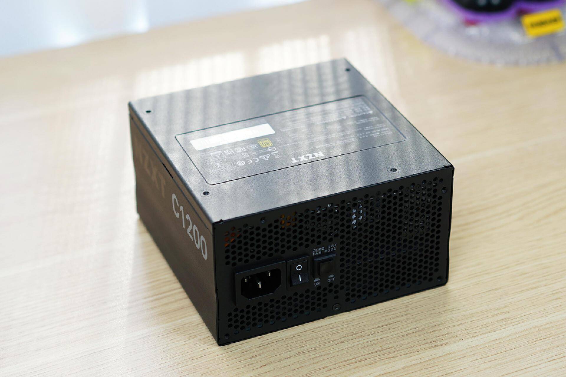 配置豪华,用料扎实,恩杰nzxt c1200 gold电源拆解评测_供电_风扇_认证