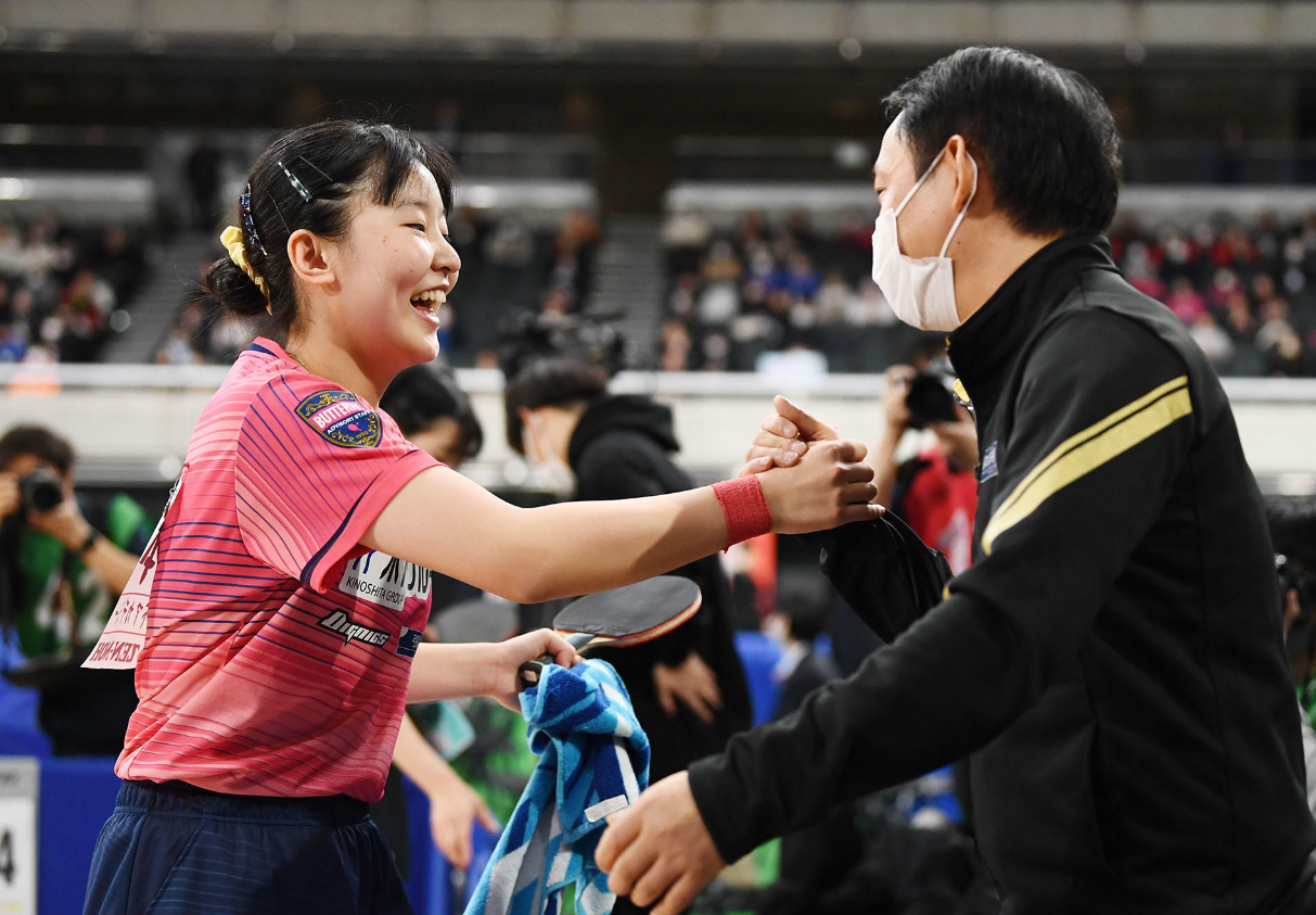 张本美和夺冠投入爸爸怀抱!