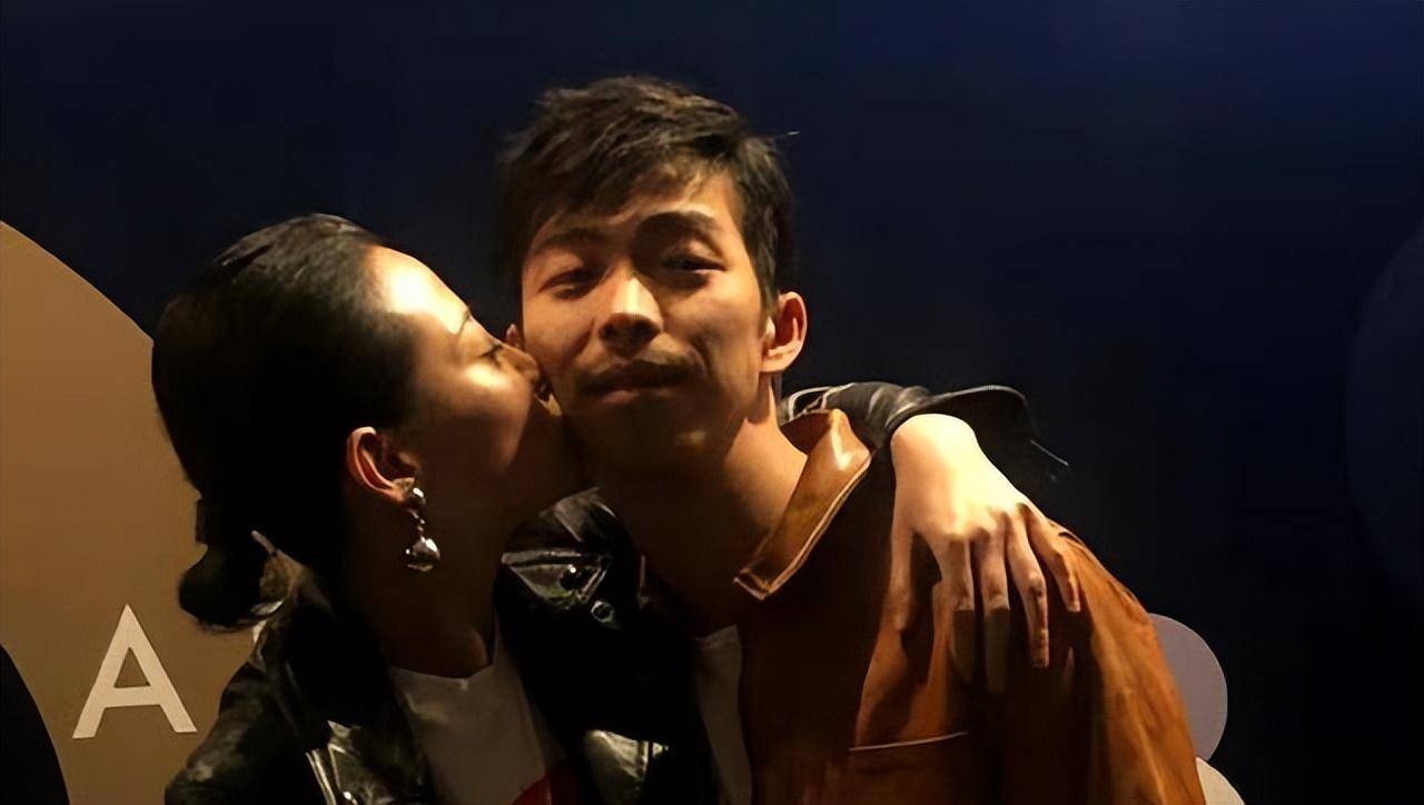 谭卓和章宇是什么关系?亲密合影引恋情猜测?