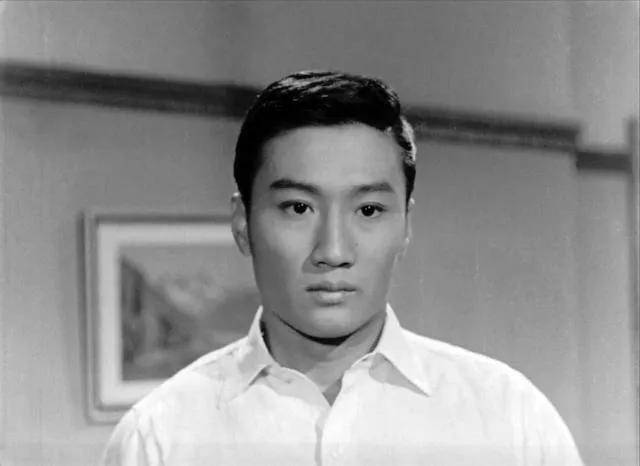 凭借一张帅脸成香港电影圈"活字典"_曾江_嘉玲_影片