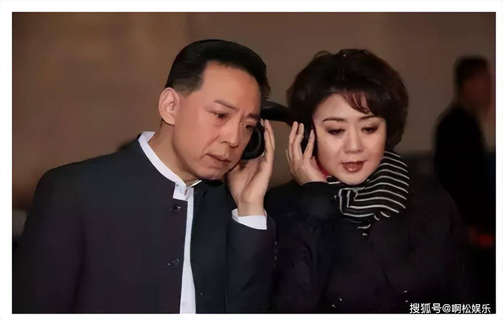 57岁不会做饭不会做家务,闹过四个绯闻老公,却没有一个是真的_李胜素