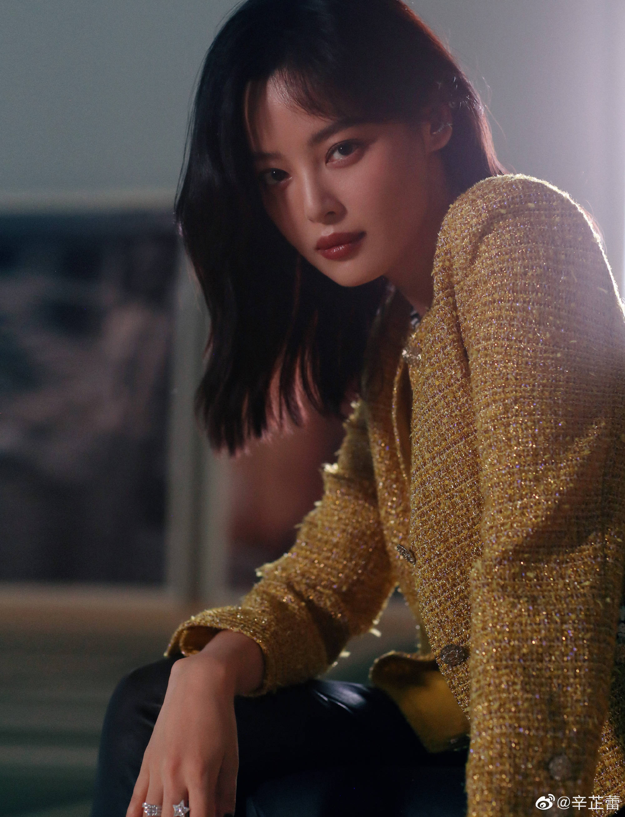 气质与chanel品牌的契合,也让她成为了名副其实的"人间香奈儿".
