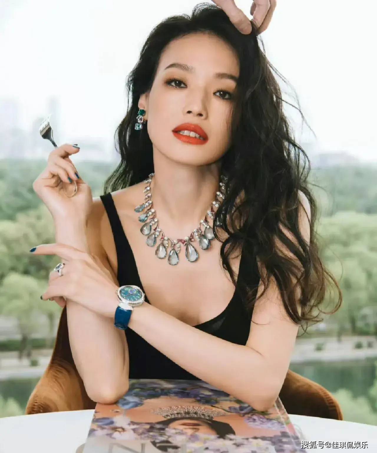 钟楚曦的担心,让张雨绮自愧不如_美女_身材_女明星