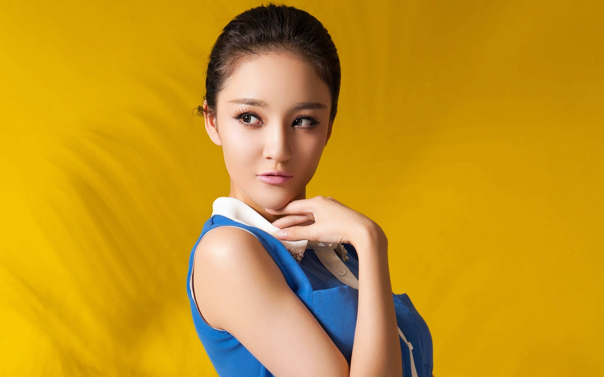 早在2015年,张檬就被曝出插足了刘雨欣的家庭,成为了众矢之的.