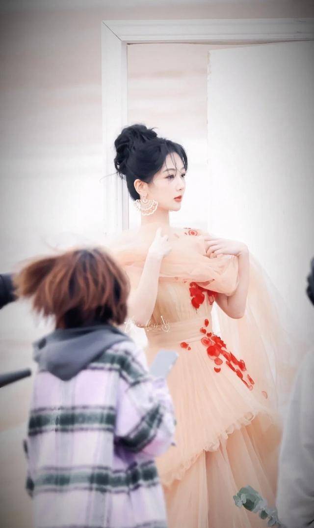 30娱瓜:杨紫成毅王一博肖战檀健次迪丽热巴刘宇宁郑云龙于适_娱乐