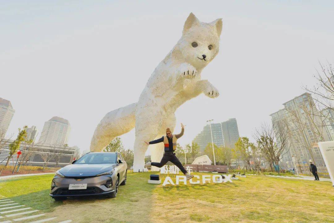 破界 极智守护"lets jump |极狐 × 霍夫曼 共创ip北极狐主创见面会