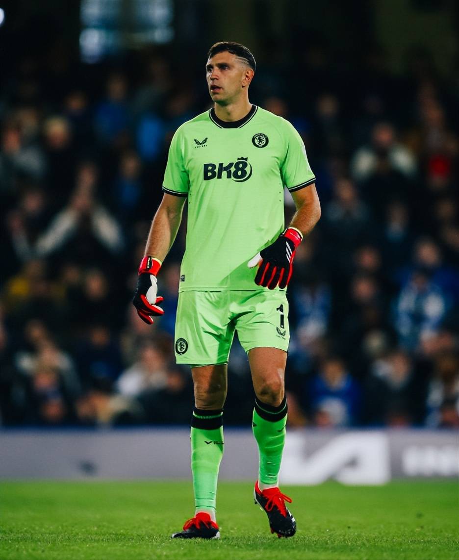 16亿豪门对决太奇葩 门将失误送单刀 5000万王牌踢呲变回传_马丁内斯