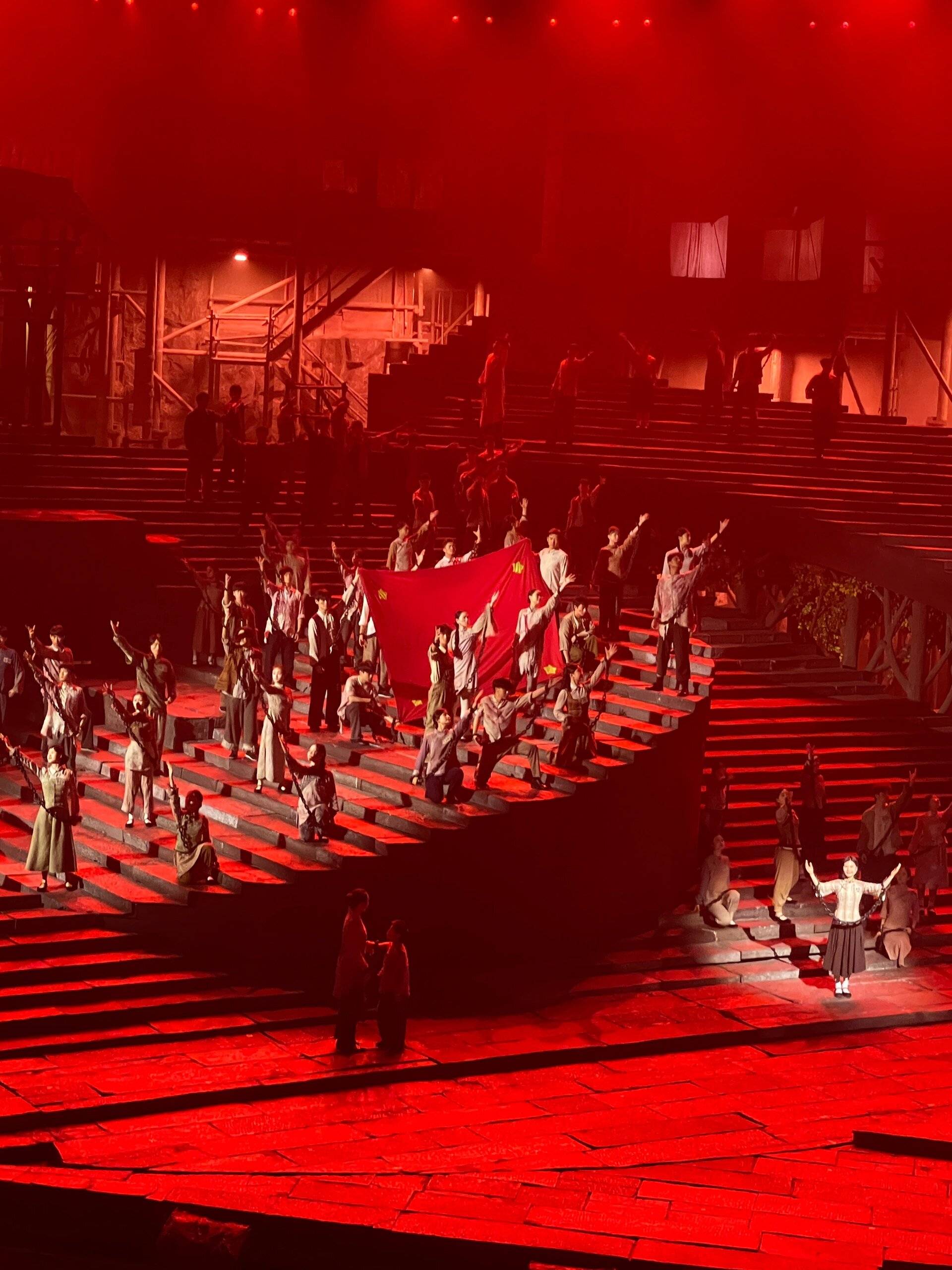 可泣的故事99《重庆1949》舞台剧位置就在磁器口后街还是一座有历史