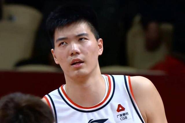 比赛还剩5分钟时,李彦哲犯规6次.