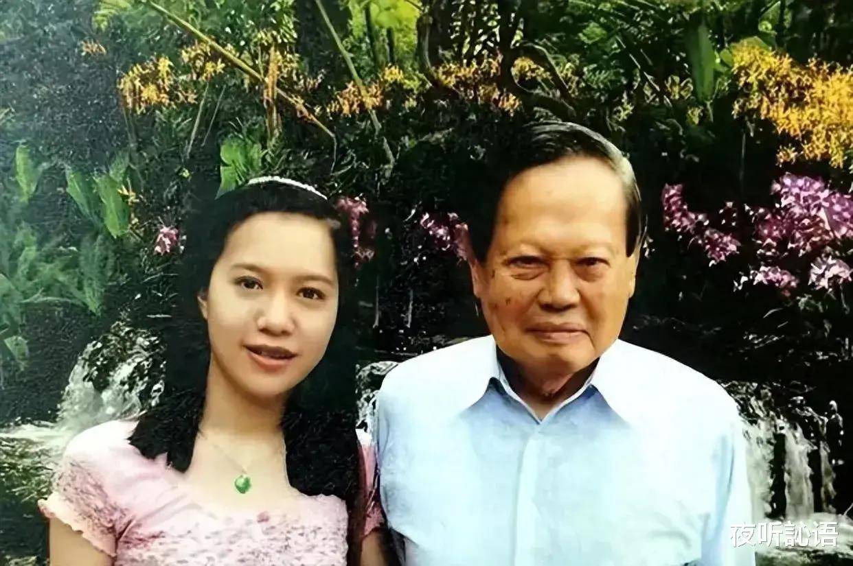 102岁杨振宁庆结婚20周年,翁帆称呼引热议,把钱交给女方很明智_生活