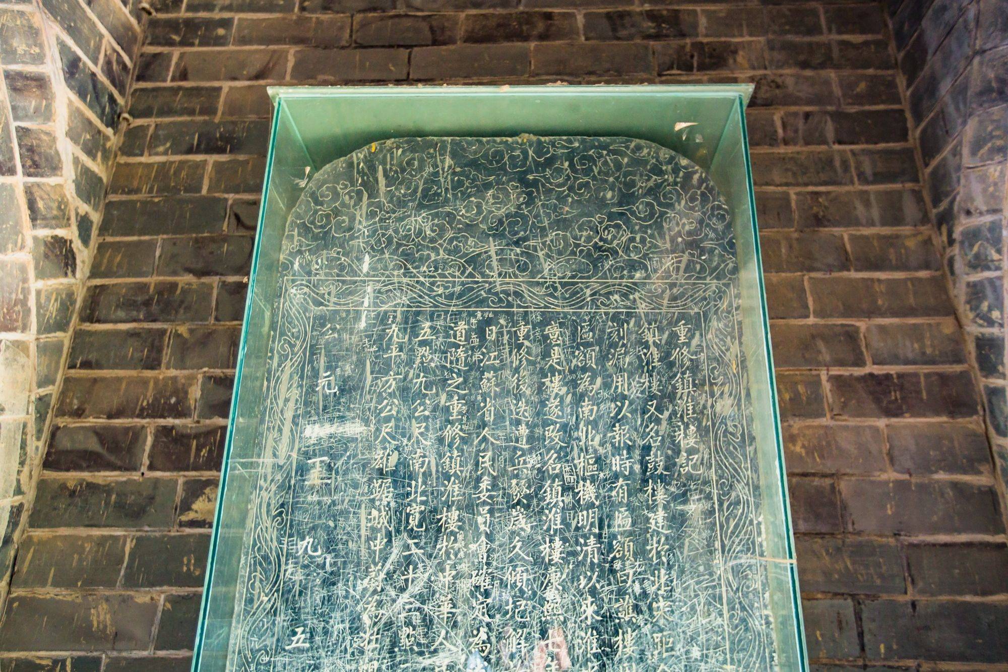 江苏淮安有一座镇淮楼,当地人俗称鼓楼,是这座城市的标志建筑_墙壁