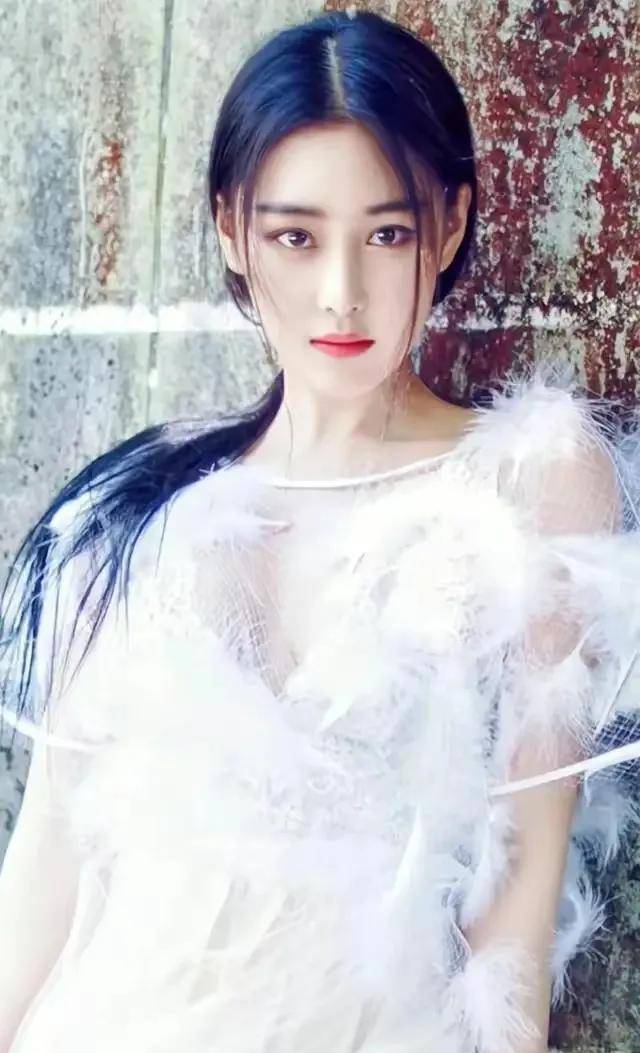 张馨予:36岁不羁性感妩媚,重返20岁的丰腴身材炸裂!_魅力_演技_时尚