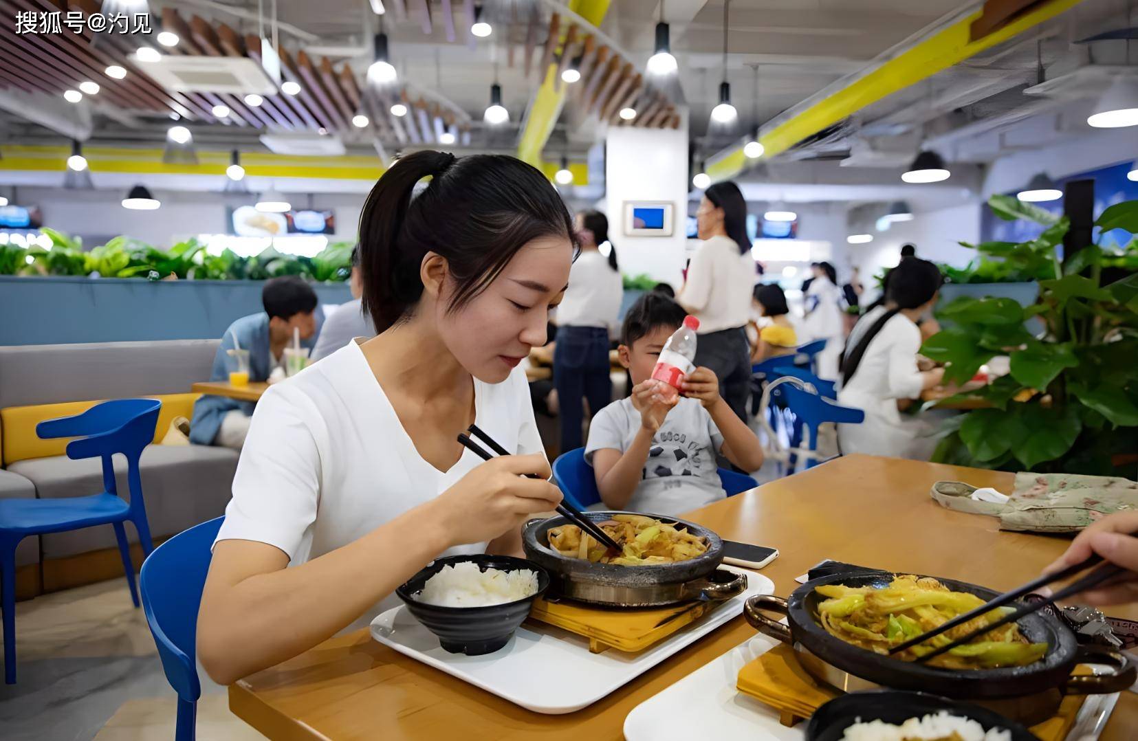一组北航食堂照流出:这就是你努力学习,考入名校的意义