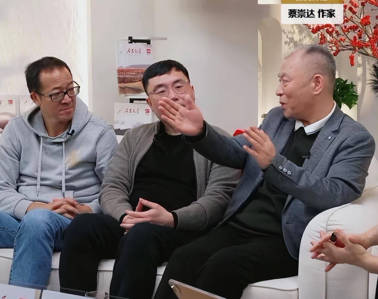 笑喷!俞敏洪一句评价令梁晓声当场扎心!董宇辉又一次完美填坑!_智慧_