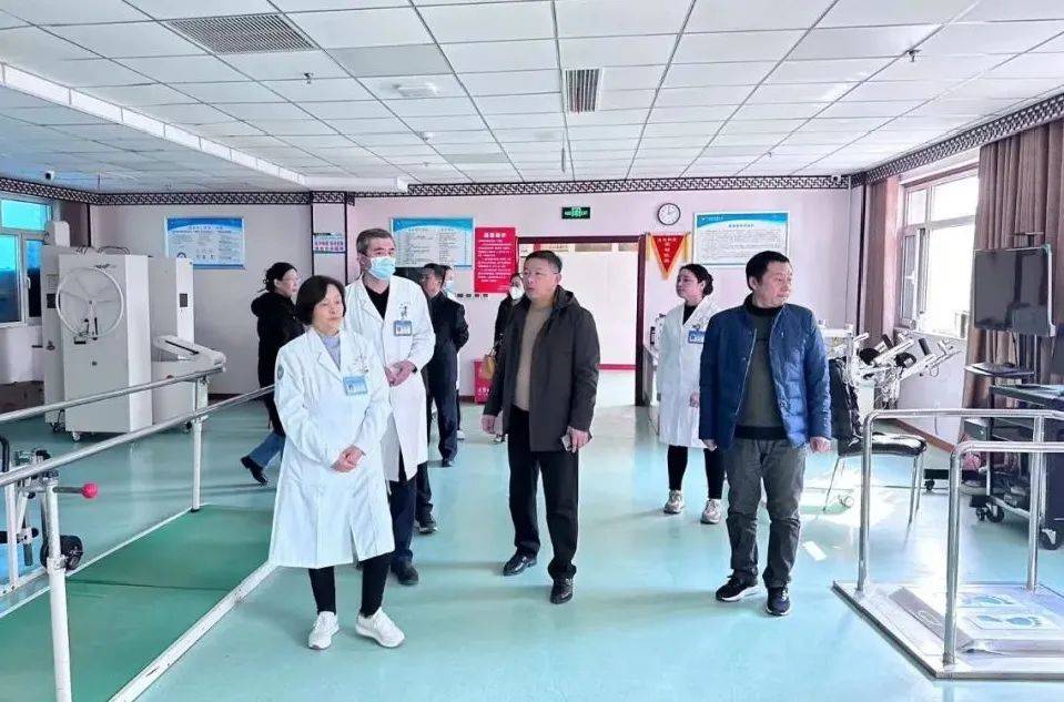 在宁津县中医院,学习交流团实地参观了济世堂展馆,百米文化长廊,宁津