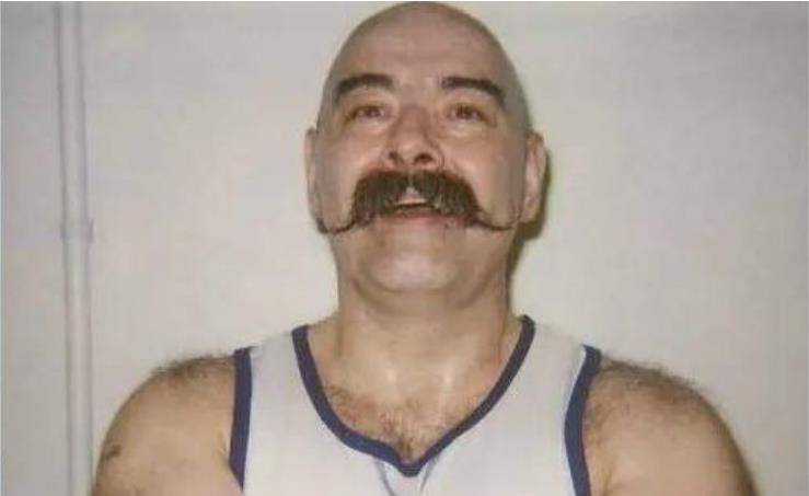 囚犯,四十年换过上百座监狱,却有上万人请愿释放他_查尔斯_健身_开心