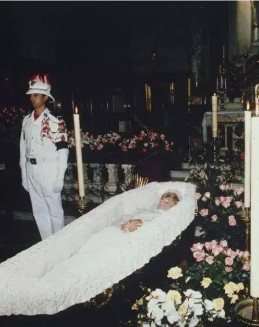 摩纳哥王妃:被肯尼迪惦记,200万嫁妆填国库,52遇车祸