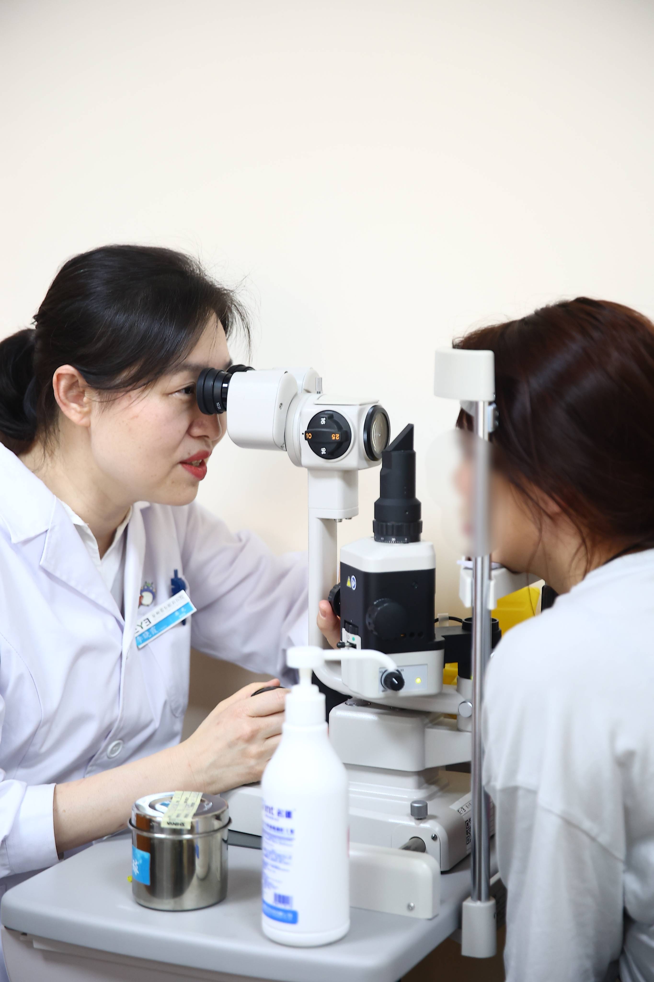 海军招飞视力要求调整,泉州爱尔眼科李晓霞解读新标准