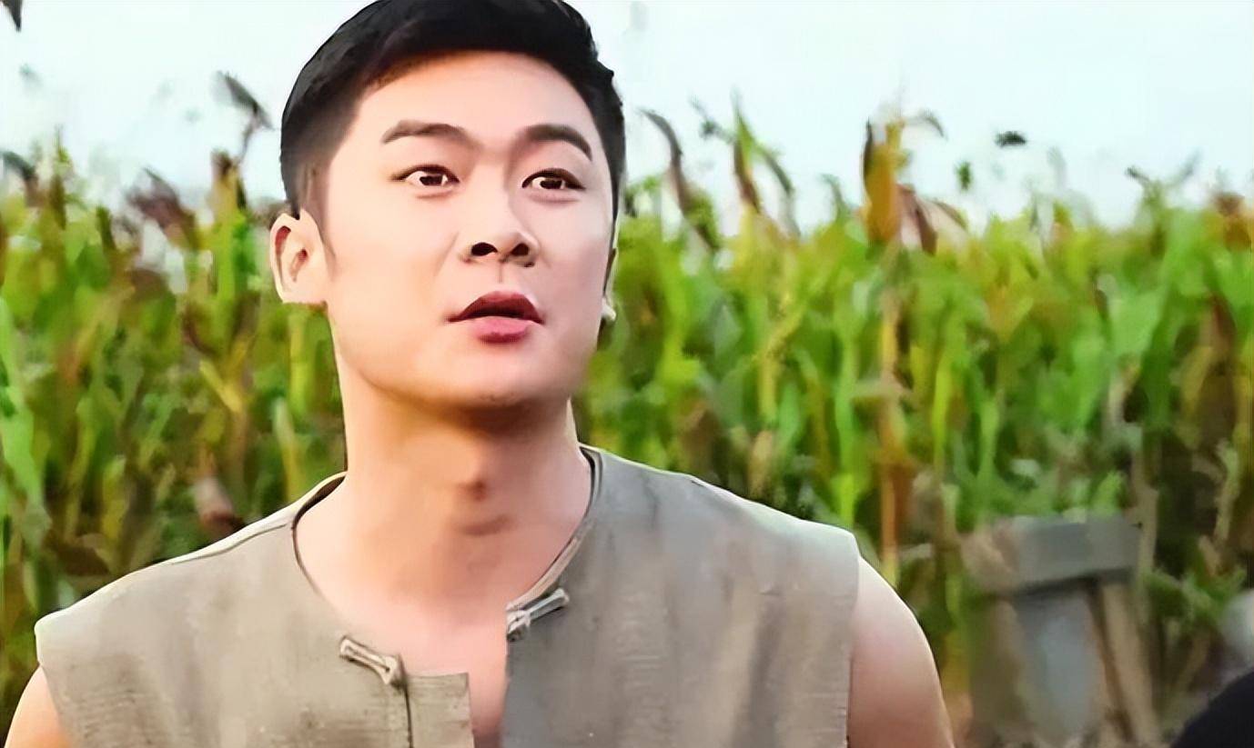 演员曹征:戏里猥琐变态,戏外宠妻十几年,一对儿女可爱又美丽_表演