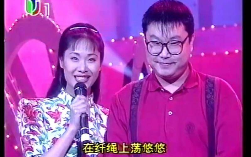 于文华:帮尹相杰渡过难关,是大衣哥的伯乐,56岁未生育她还好吗_带着