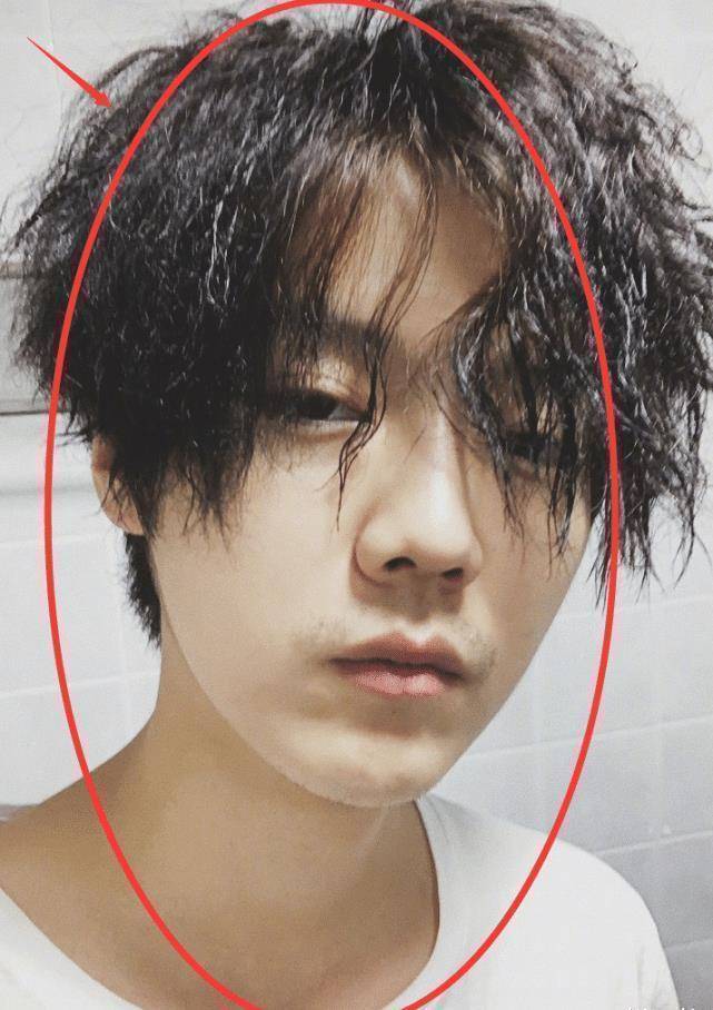 鹿晗出道生图火了,关掉美颜如同"卸妆",暴露出"真实颜值"_感觉_一面