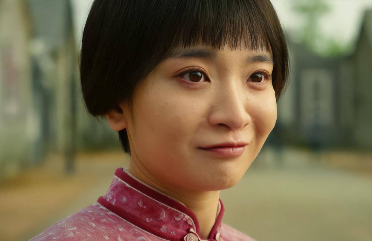 奔着秦海璐追"央视年代黑马剧",我却被这位22岁女三号给惊艳了_王和