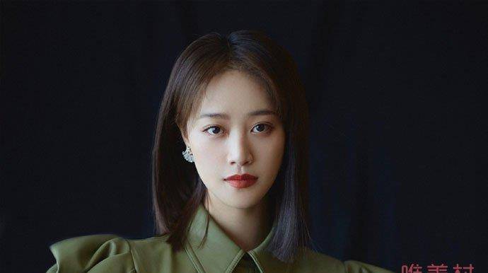 "蓝盈莹立努力人设","蓝盈莹有野心"的词条出现,随着事件