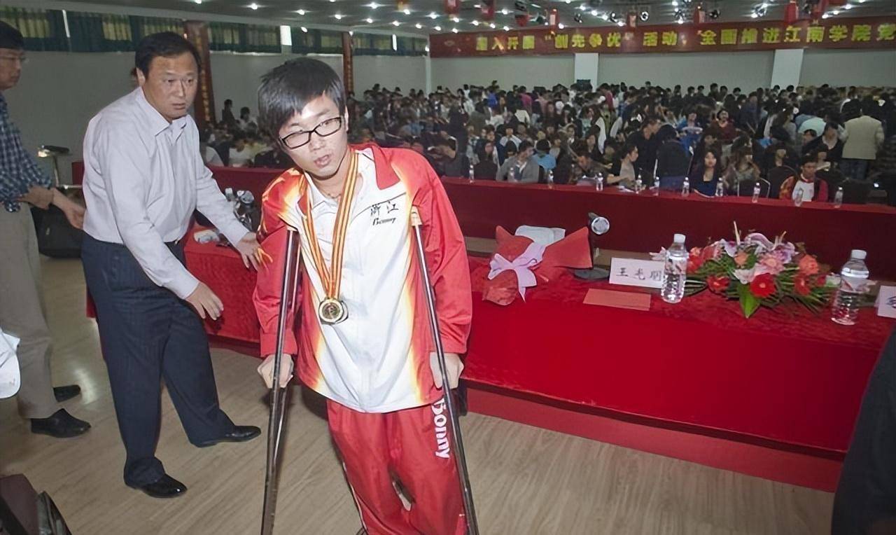 23岁成全国冠军,最后亲生父母前来相认_江建_金牌_射箭