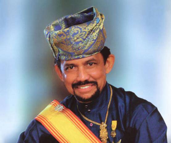 59岁文莱国王娶小13岁娇妻,54亿建宫殿,民众不反对连连称赞_哈桑纳尔