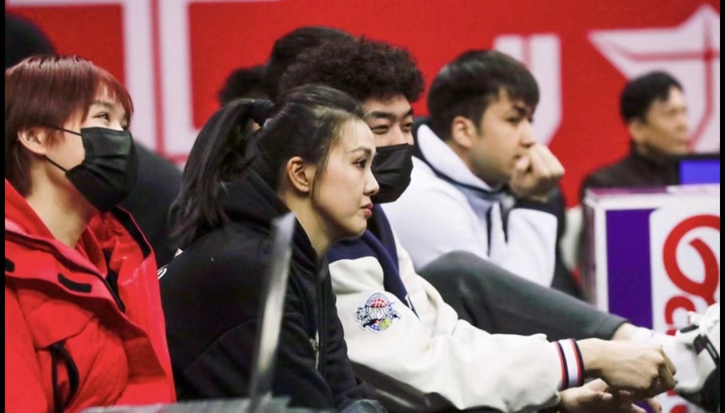 张常宁和丈夫吴冠希,今夜一起看cba!
